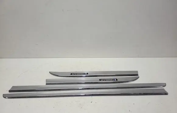 Toyota Prius (XW30) Front door trim (molding) PT29A00120 PT2929A00120