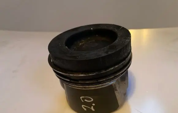 Volkswagen PASSAT B7 Piston 81L150