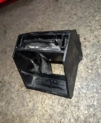 BMW 5 E60 E61 Radiator mount bracket 7542517 009C41 A6GF0