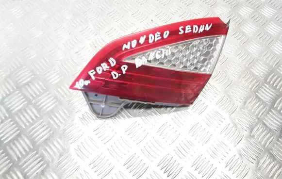 Ford Mondeo MK IV Tailgate rear/tail lights