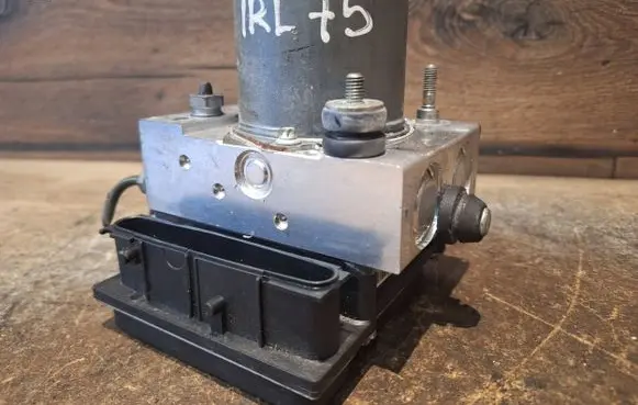 Land Rover Discovery 3 - LR3 ABS Pump 0265950337 68131C0465