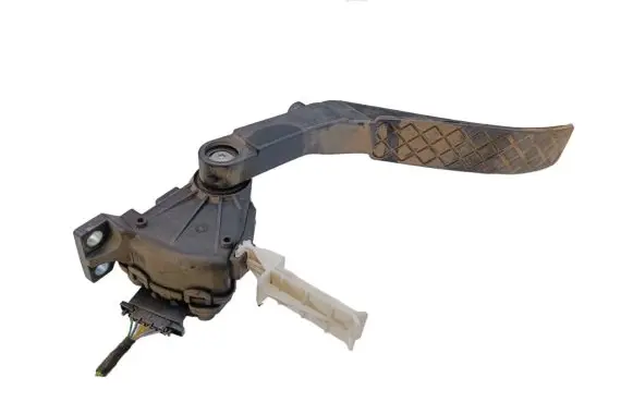 Volkswagen Touareg I Accelerator throttle pedal 7L6721507