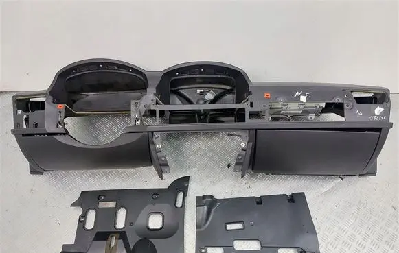 BMW 7 E65 E66 Dashboard 8223577