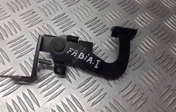 Skoda Fabia Mk1 (6Y) Fuel tank opening switch 6Y1827611B