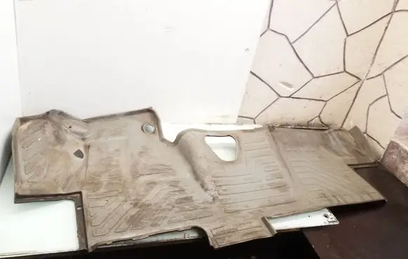 Volkswagen II LT Front floor carpet liner 