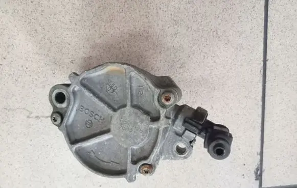 Peugeot 307 Vacuum pump D1562C2