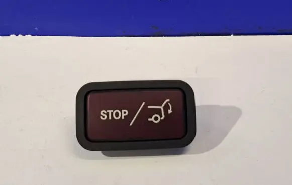 Mercedes-Benz E W212 Tailgate/boot open switch button 2128210651