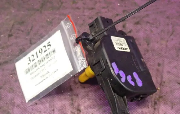 Hyundai i30 A/C air flow flap actuator/motor D332-AG7AA