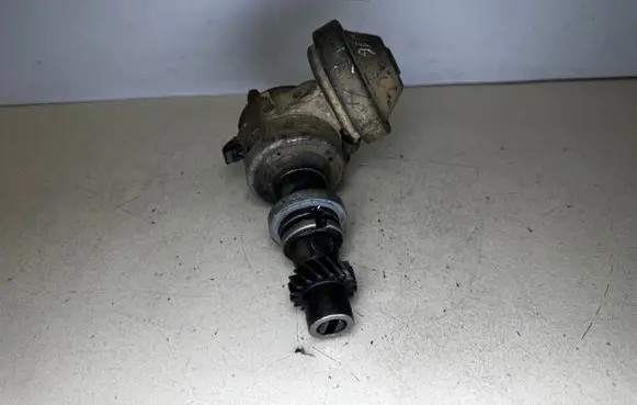 Volkswagen Jetta I Spark distributor 055905205P 0237022007 Z415