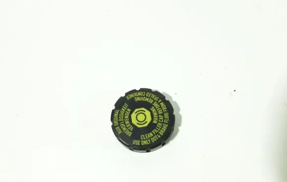 Toyota Corolla E120 E130 Brake fluid reservoir filler cap with level sensor 32662258