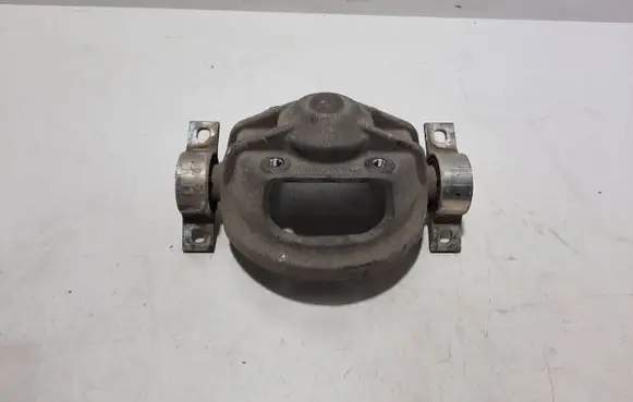 Volkswagen Touareg I Front shock absorber mounting bracket 7L0512345B