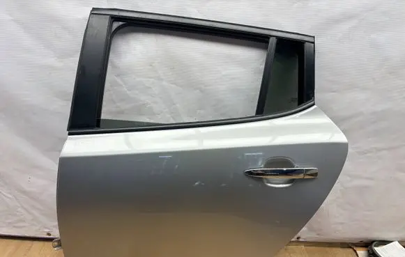 Nissan Leaf I (ZE0) Rear door 