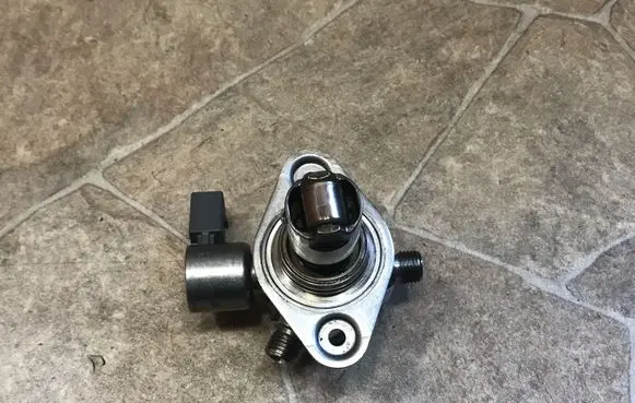 BMW 5 GT F07 Fuel injection high pressure pump 7595339