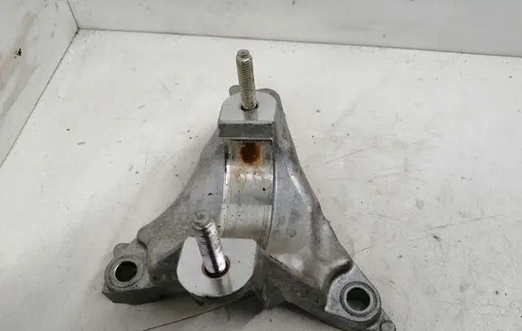 Mazda CX-3 Sway bar bush bracket, front 190129