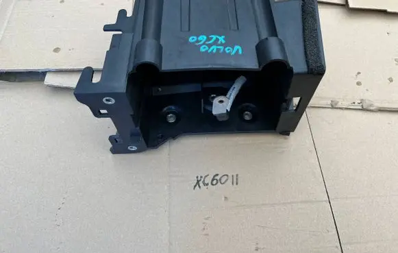 Volvo XC60 Battery box tray 31652062