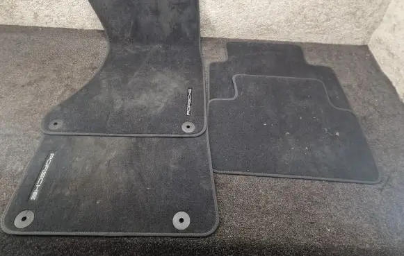 Porsche Macan (95B) Car floor mat set 