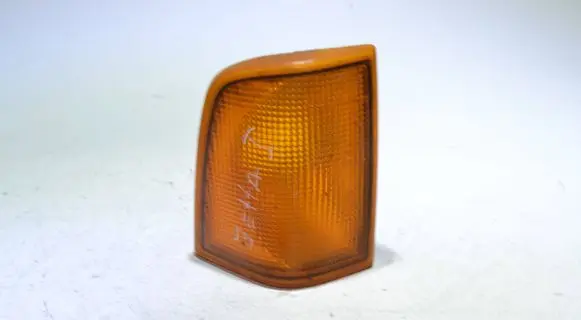 Volkswagen Jetta I Front indicator light 161953082