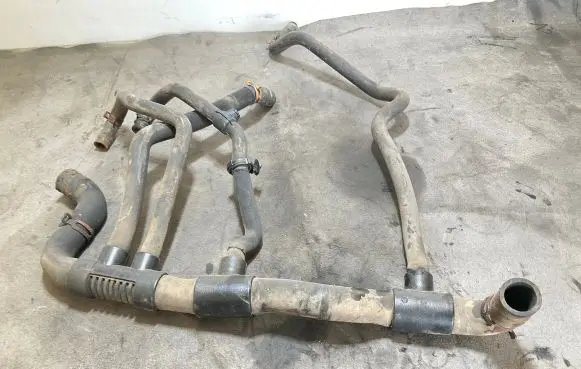 Renault Trafic II (X83) Engine coolant pipe/hose