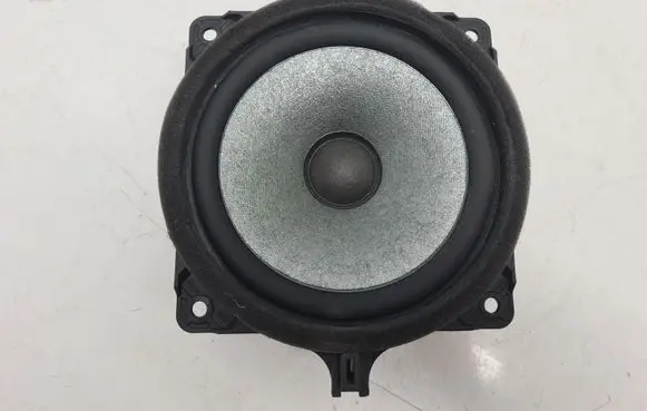 Hyundai Santa Fe Front door speaker 963302W100