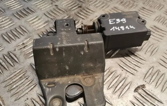 BMW 5 E39 Tailgate/trunk/boot lock/catch/latch 8168892