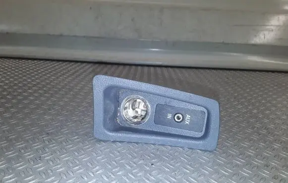 BMW 1 E81 E87 AUX in-socket connector 6930561