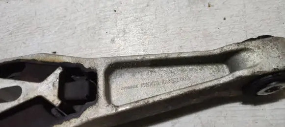 Volvo V40 Engine mount bracket 31359642