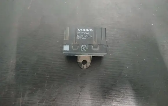 Volvo V70 Seat heating relay 30795503