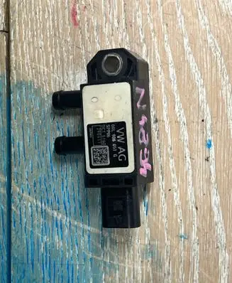 Volkswagen PASSAT B8 Turbo air boost pressure sensor 04L906051G