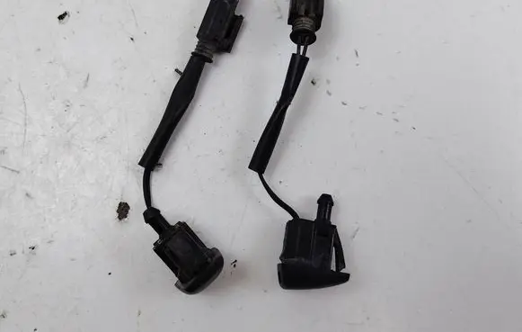 BMW 5 E60 E61 Windshield washer spray nozzle 7046060