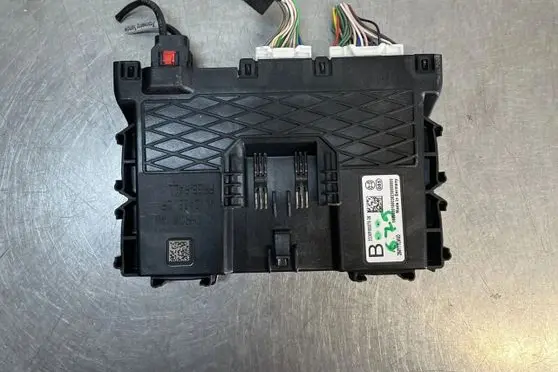 Dacia Duster III Trunk lid opening control unit DODACIADUSTERIII3