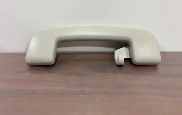 Mitsubishi Outlander IV Rear interior roof grab handle