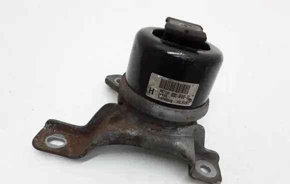 Volvo S60 Engine mount bracket 30671245 6G926F012DD