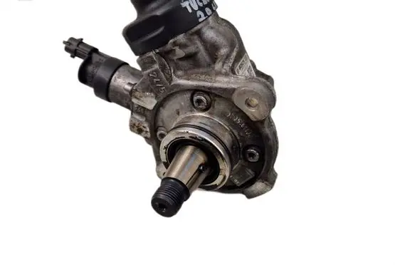 Hyundai Tucson TL Fuel injection high pressure pump 331002F600 0445010598