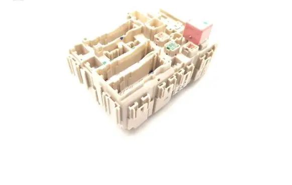 Toyota Avensis T270 Fuse module 82730-05680 2917-12F25