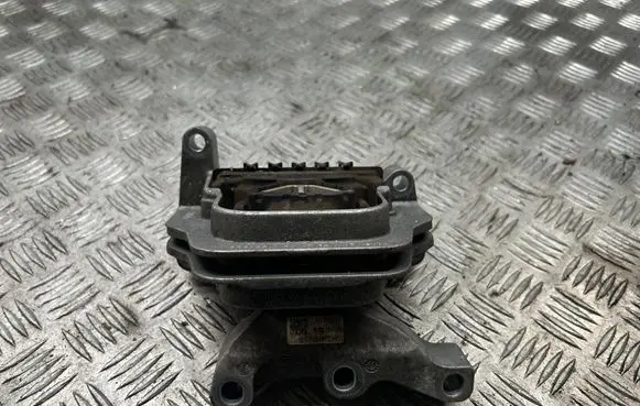 Engine mount bracket
