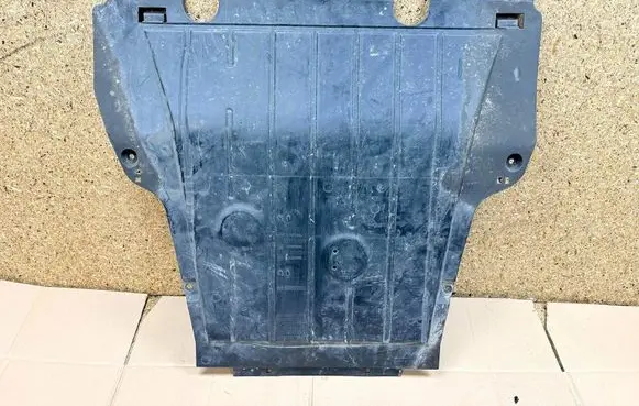 Renault Captur Engine splash shield/under tray 758902935R