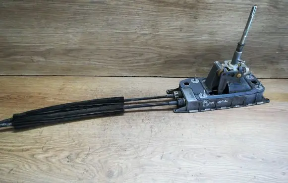 Volkswagen PASSAT B6 Gear shifter/selector 1K0711061A