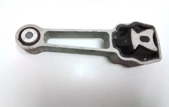 Volvo S60 Engine mount bracket 30680474