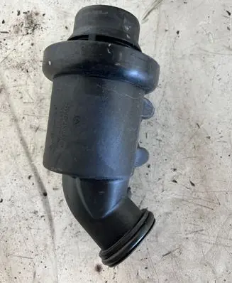 Mercedes-Benz C W204 Intake resonator A6511400087 4011195A