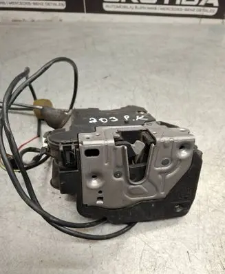 Mercedes-Benz C W203 Front door lock 2037200135
