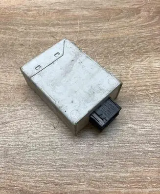 BMW 3 E46 Wing mirror control module 8376506 05021100