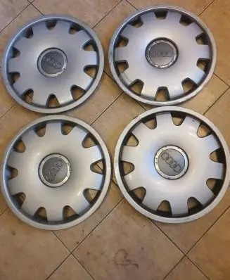 Audi A6 S6 C5 4B R16 wheel hub/cap/trim 4B0601147C PA66M15