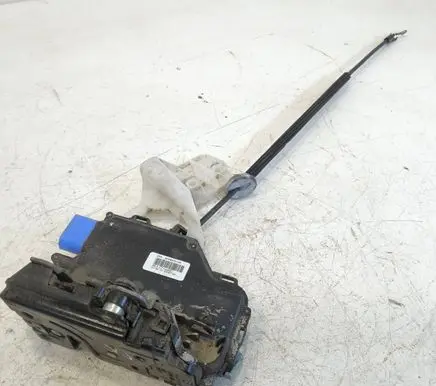 Volkswagen Caddy Front door lock 3D2837015
