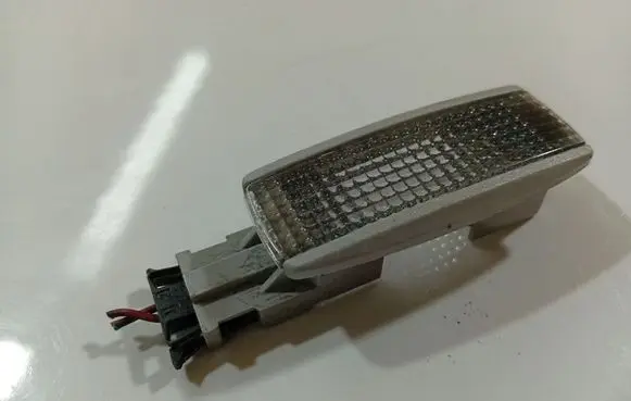 Volkswagen PASSAT B5 Other interior light 3B0947113