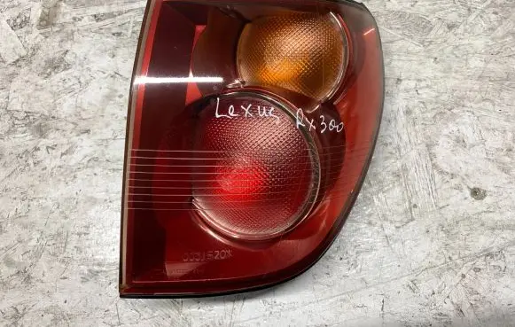Lexus RX 300 Rear/tail lights