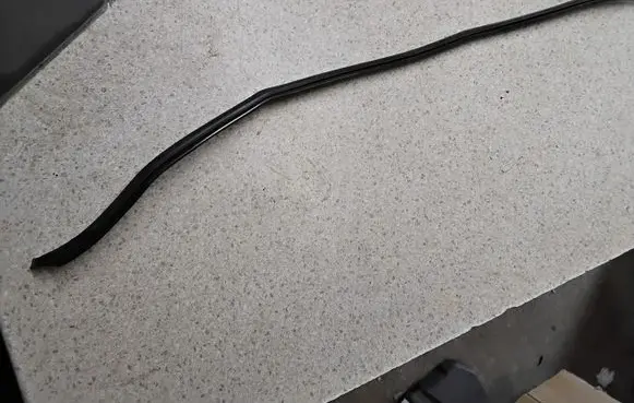 BMW X7 G07 Rubber seal front door (on door) 9465615