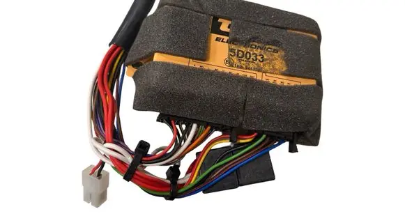 Toyota Avensis T270 Tow bar trailer control unit/module 5D033 51033 PA66GF30
