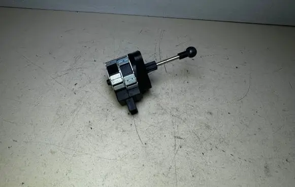 BMW 3 E46 Headlight level adjustment motor 8352206 1307220007