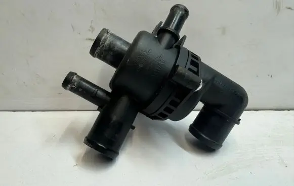 Thermostat/thermostat housing