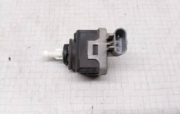Opel Astra G Headlight level adjustment motor 90590665